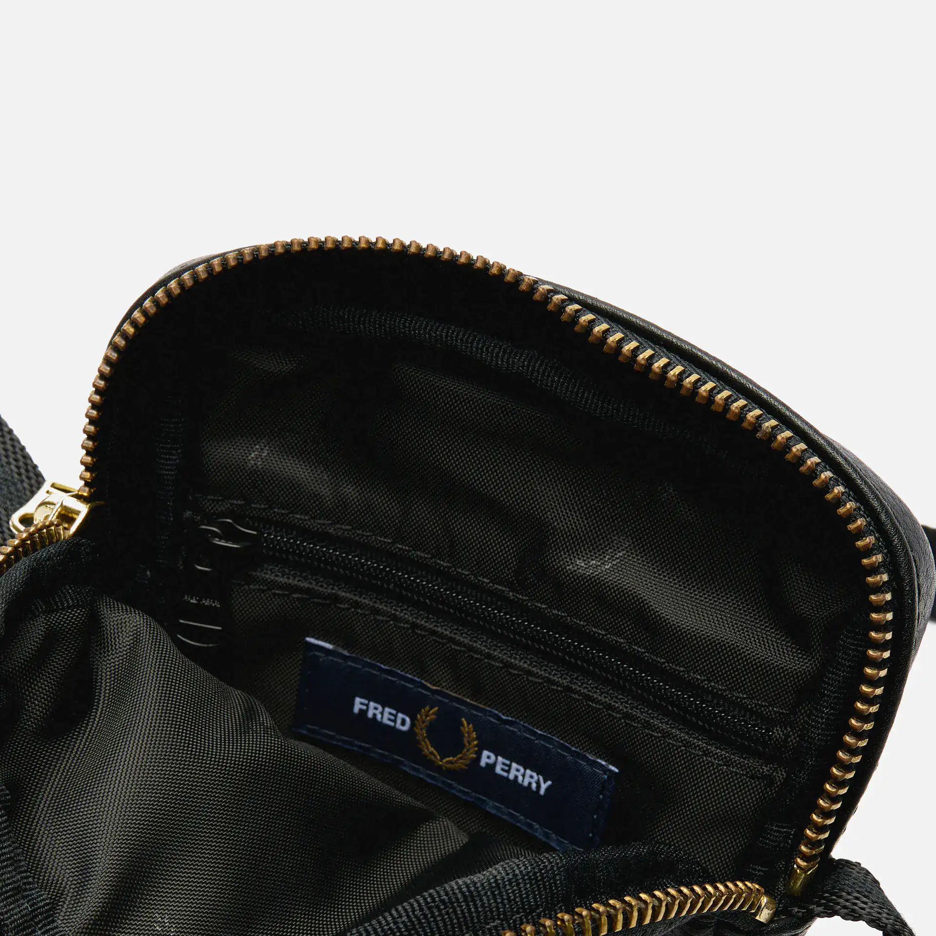 Fred Perry Tumbled Leather Side Bag Black